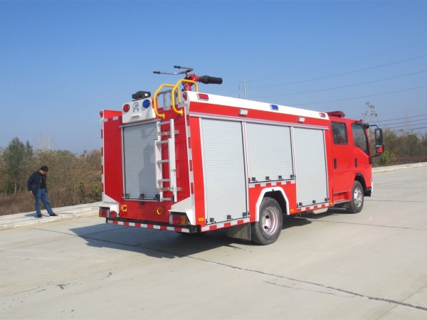 五十鈴3.5噸水罐消防車(chē)