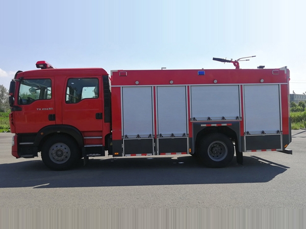 豪沃6.1噸水罐消防車