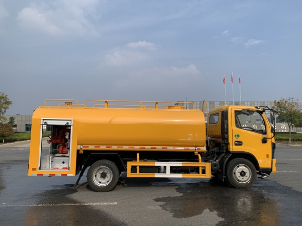 大多利卡消防灑水車