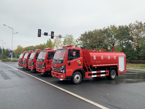 東風小多利卡消防灑水車