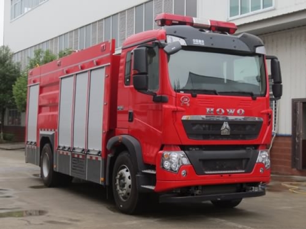 豪沃8.7噸水罐消防車