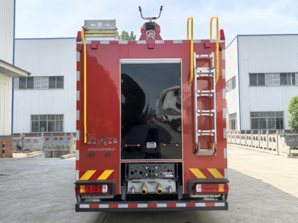 豪沃8.3噸泡沫消防車