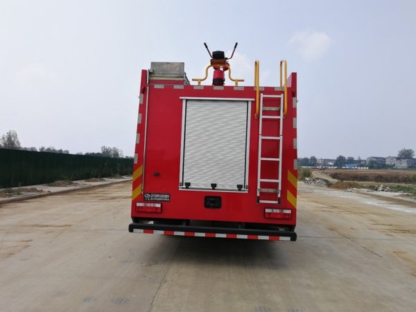 東風7噸泡沫消防車