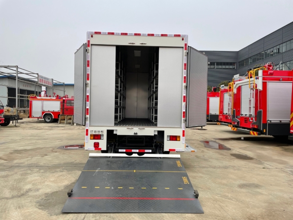 五十鈴裝備車(chē)