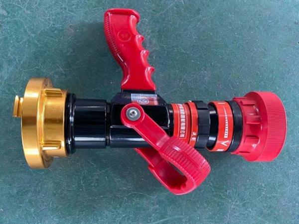 內(nèi)扣式直流噴霧水槍