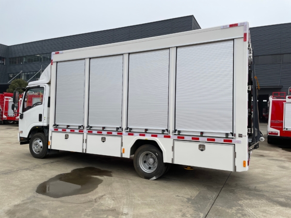 五十鈴裝備車(chē)