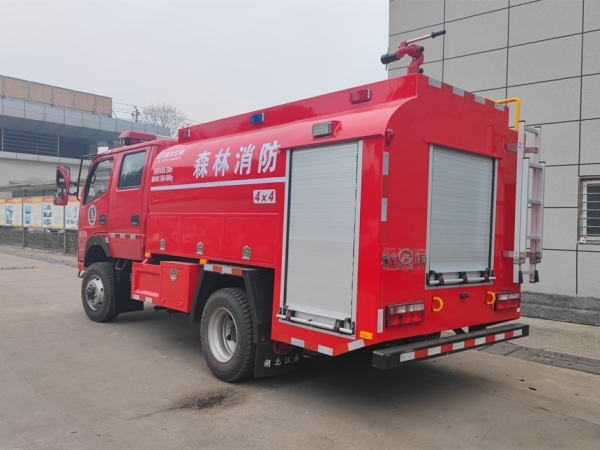東風(fēng)四驅(qū)遠(yuǎn)程供水車