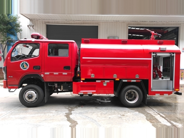 東風(fēng)四驅(qū)遠(yuǎn)程供水車